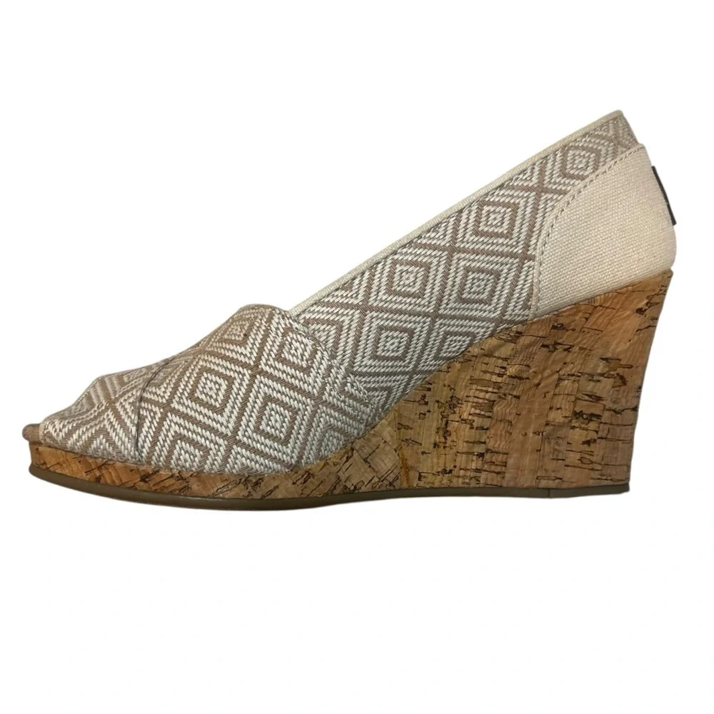 Toms Beige Patterned Wedge Shoes NWOB 8